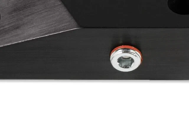 Earls LT Side Mount Oil Cooler Adapter - 1126ERL